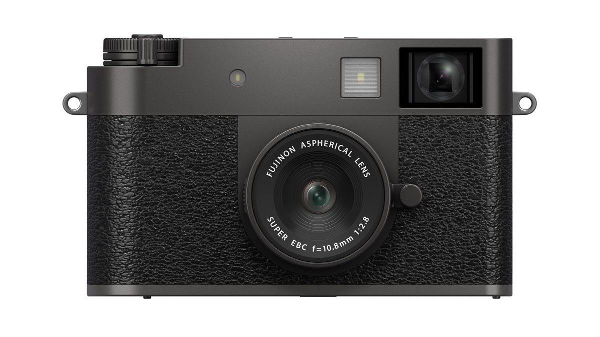 富士フイルム、軽量240gでフィルムのような写真表現を楽しめる