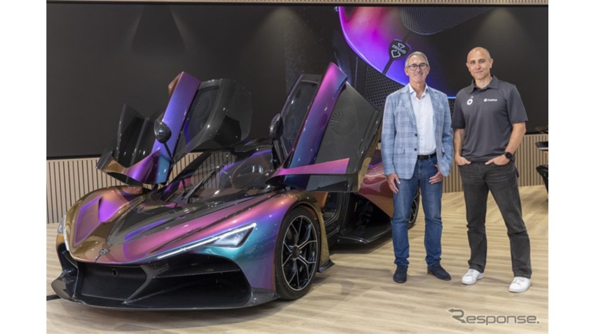 ハイブリッドV12エンジンのゼンヴォ『オーロラ』、第一号車が