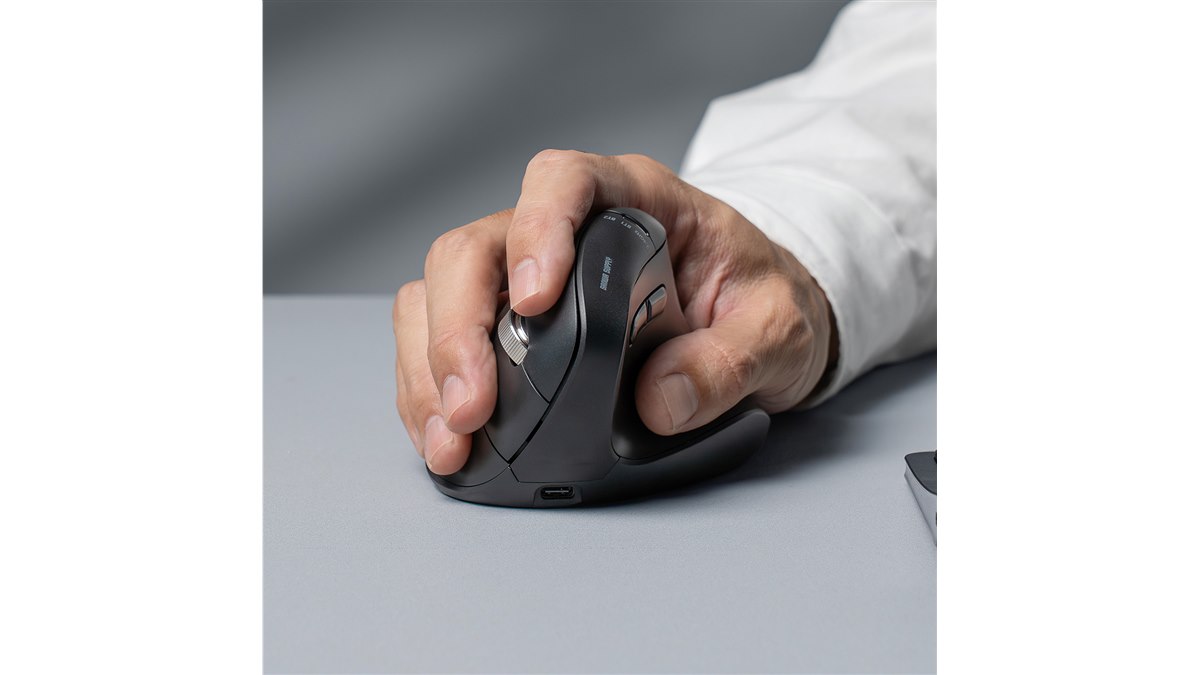 サンワ、高速スクロールなどに対応した高機能エルゴノミクスマウス