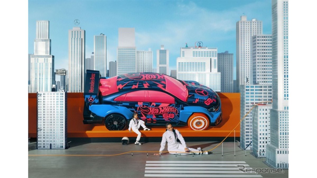 メルセデスベンツ『CLA』新型、実物大「Hot Wheels」に…アート作品を