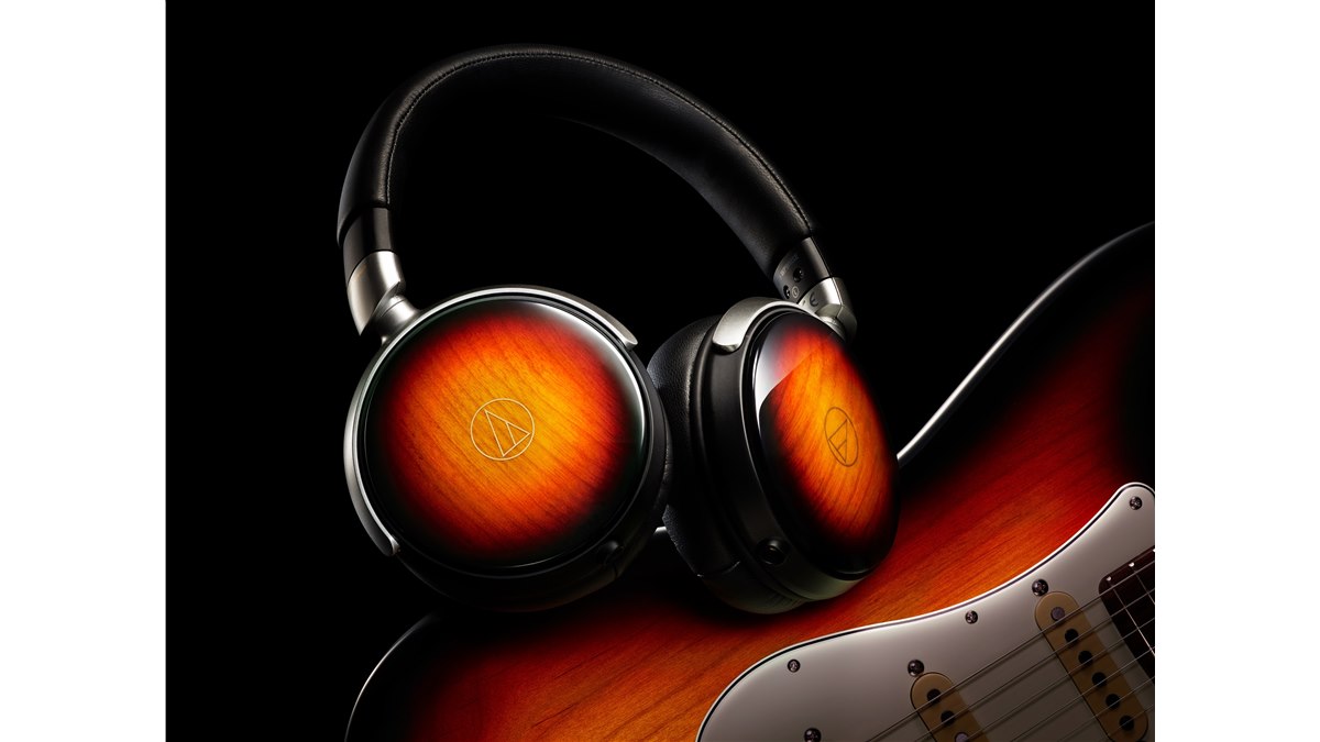 オーディオテクニカ、国内名門ギターメーカーの職人技を投入したウッド