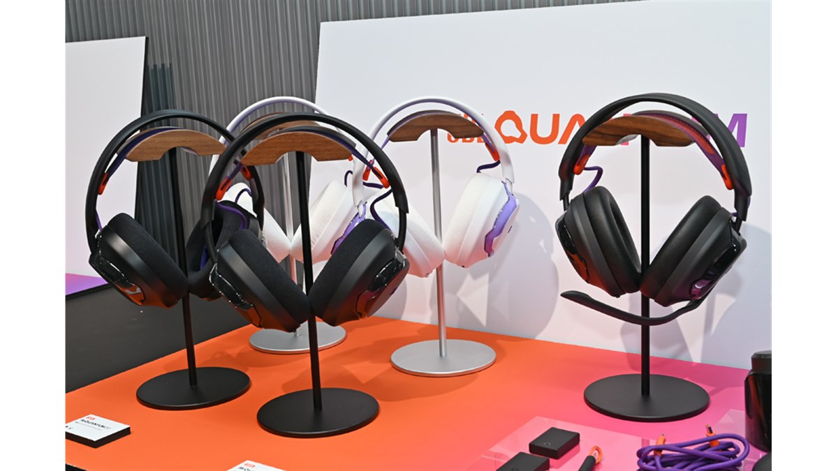 JBL Quantum 250 ほぼ新品 ゲーミングヘッドセット JBL Quantum 250 | Wired multiplatform gaming headset
