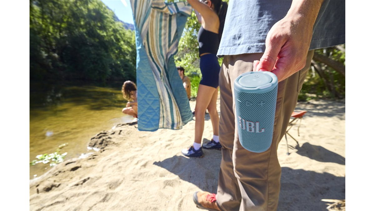 JBL、エナジードリンク缶サイズのBluetoothスピーカー「JBL Grip」に