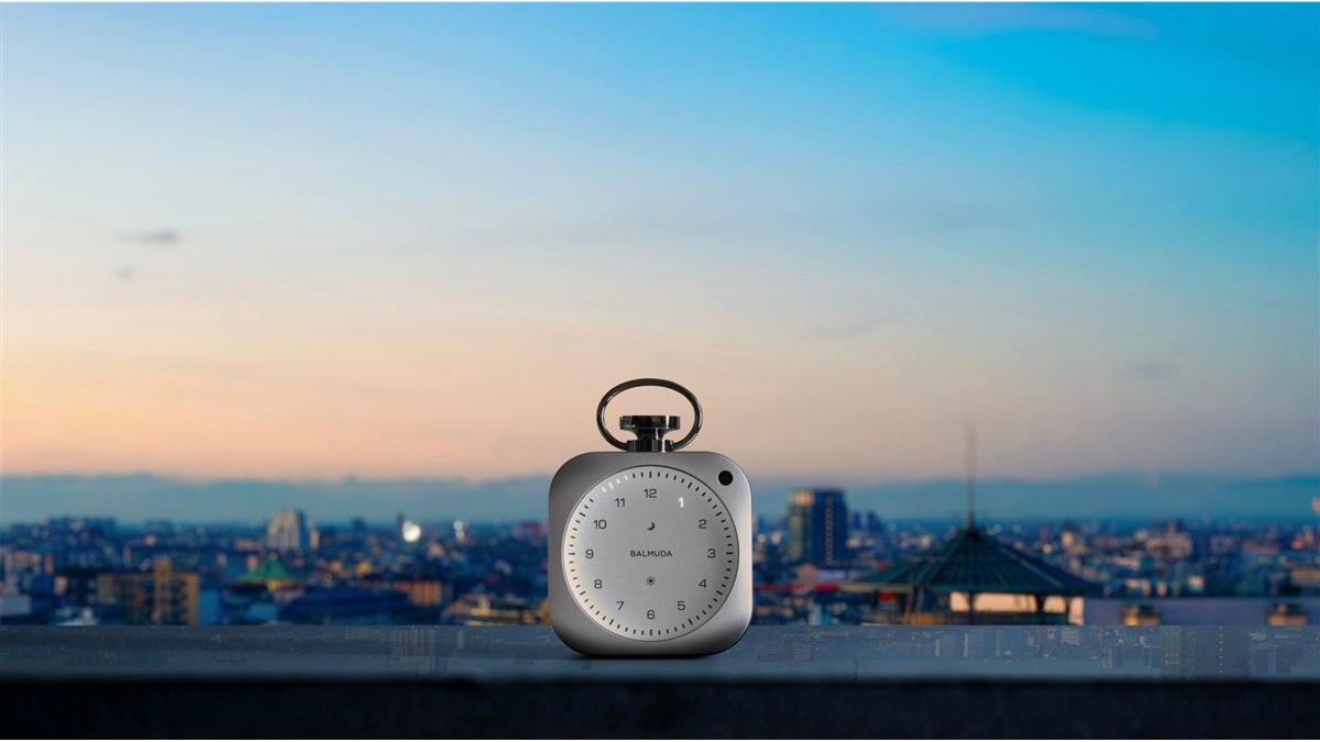 バルミューダ、スマホと連携する手のひらサイズの時計「The Clock（ザ
