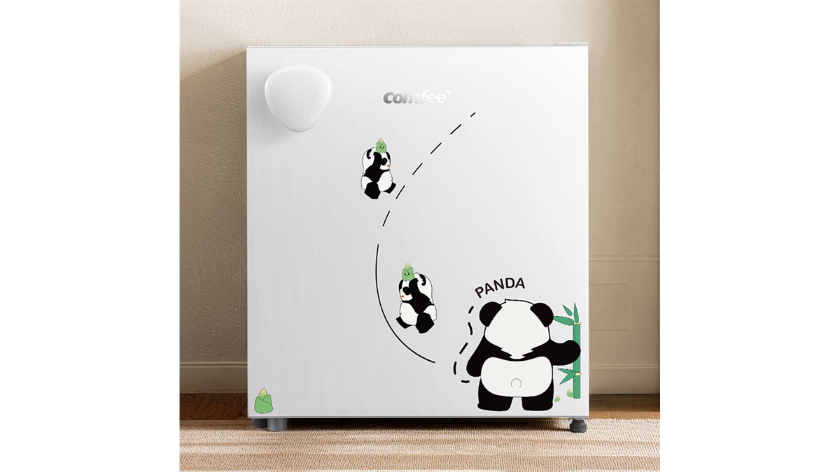 Comfee'、白/パンダシールを用意したパーソナル冷蔵庫「Youniq」の43L