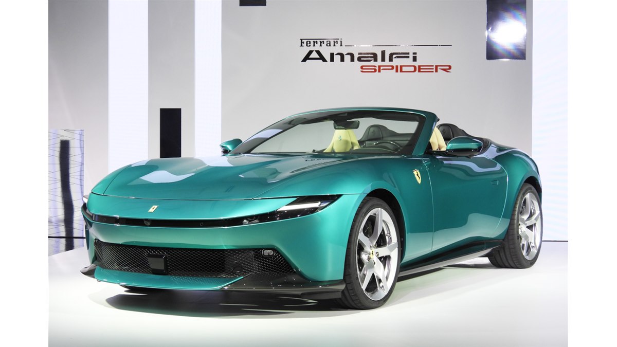 フェラーリが新型のオープンモデル「アマルフィ スパイダー」を日本初