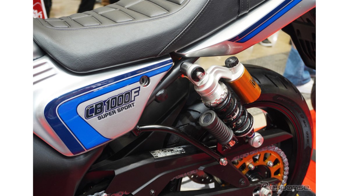 バイクのコスプレが熱い!? 『CB1000F』を“フェイク”2本サス化