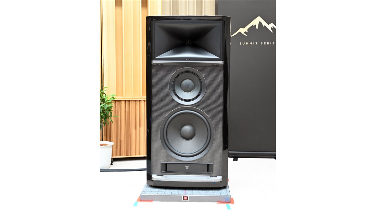 JBL、Project K2の系譜を継ぐ3ウェイ・フロアスタンディング型