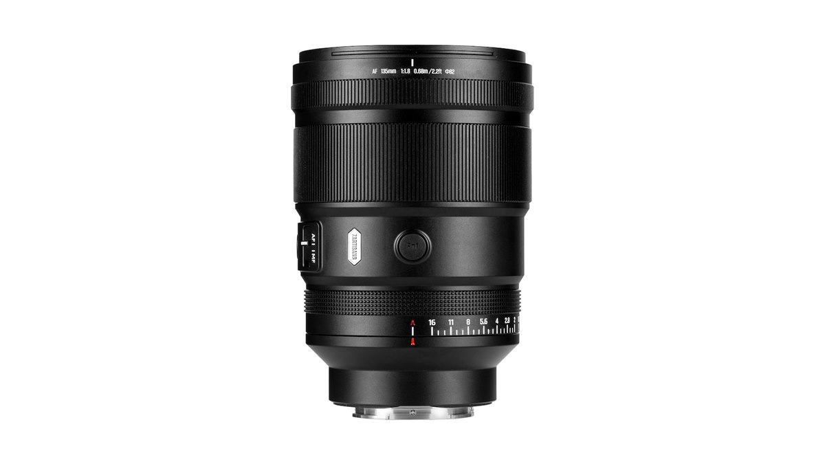 七工匠、ソニーEマウント用の大口径中望遠AFレンズ「MAX AF 135mm F1.8