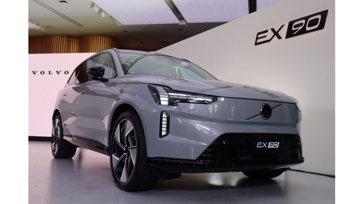 ボルボが100％電動の3列7人乗りSUV「EX90」を発売 - 価格.com