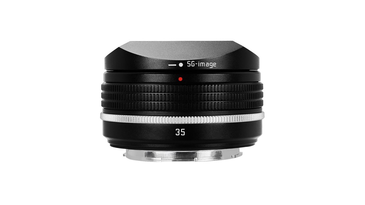 SG-image、単焦点レンズ「AF 35mm F2.2」にクラシカルな特別デザインを