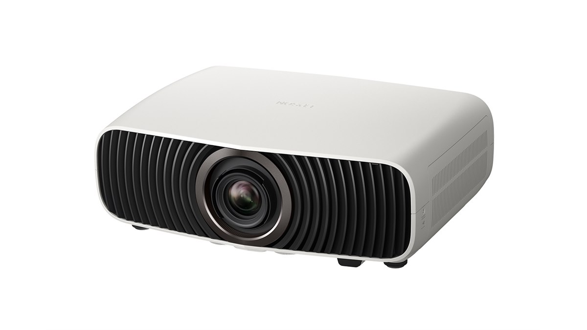 エプソン、明るいリビングでも使いやすいレーザー光源を採用した4K