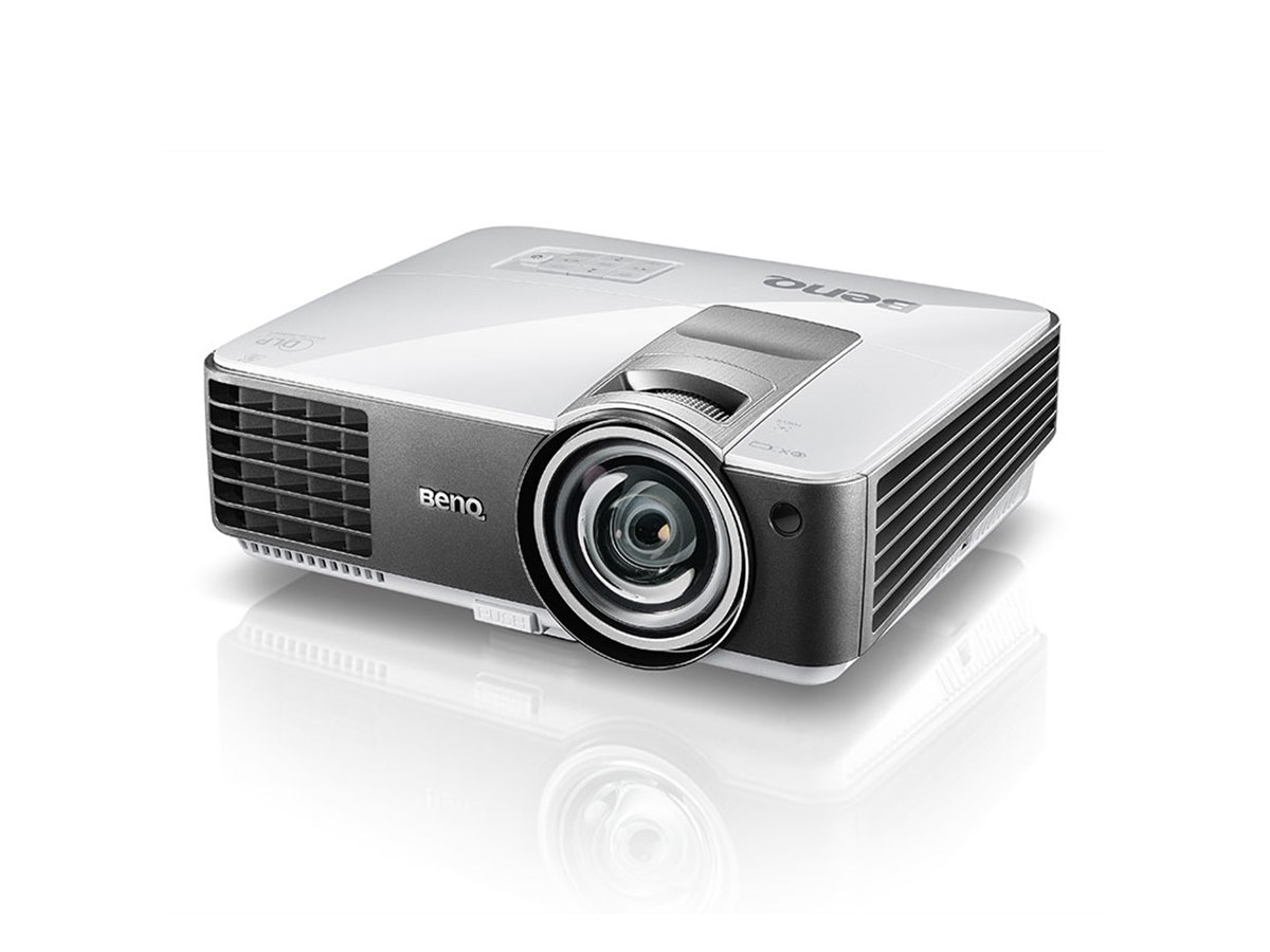 2025年新作アイテムが続々登場 BenQ、1mで95型表示が可能な超短焦点プロジェクター - 価格.com プロジェクター