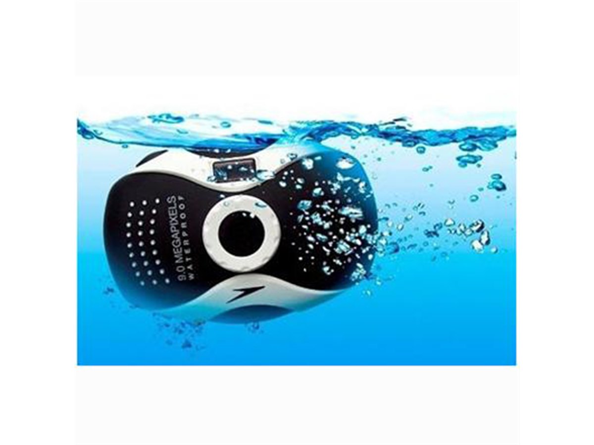 Speedo、水深3mでの水中撮影が可能なデジタルカメラ - 価格.com