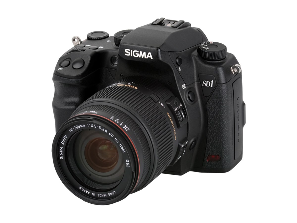 SIGMA SD1 Merrill 17-50mm 50-150mmレンズつき シグマ、「SD1 Merrill」の高倍率ズームレンズキットを6/1に発売