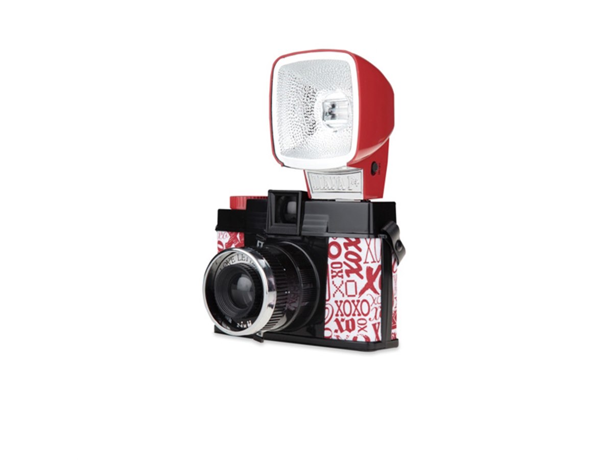 ロモ、「Diana F+」など2機種のバレンタインデー限定モデル - 価格.com