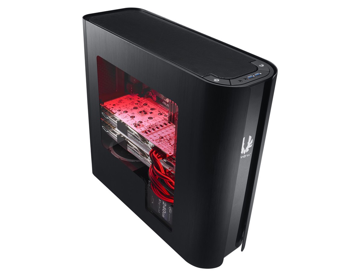 BitFenix、フロントロゴが変更できる2.4型液晶を搭載したPCケースなど