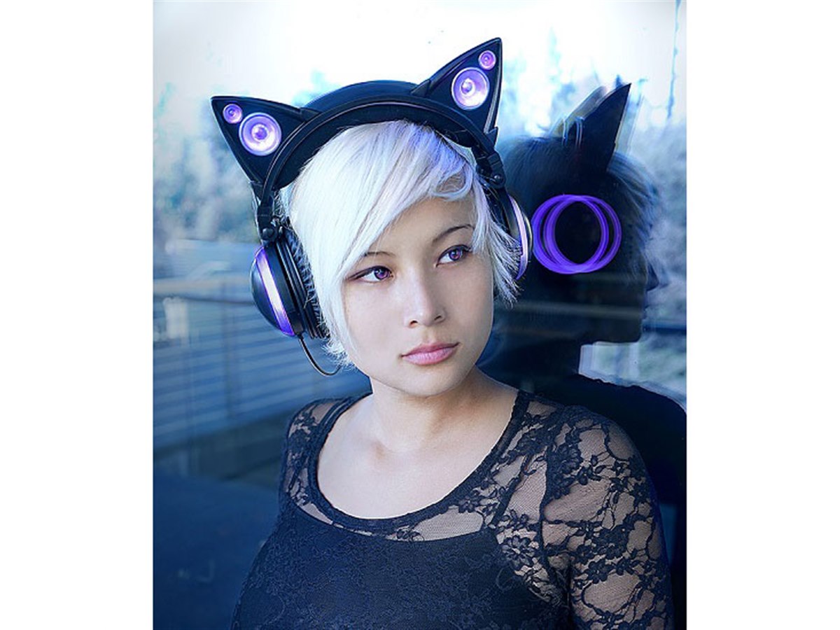 Axent Wear、未来的でサイバーな雰囲気の「ネコ耳ヘッドホン」を