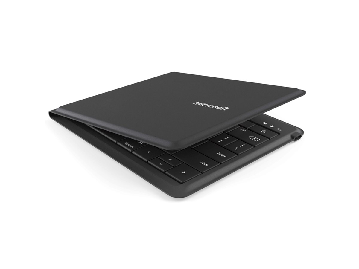 マイクロソフト、中央部から折りたためる薄型Bluetoothキーボード