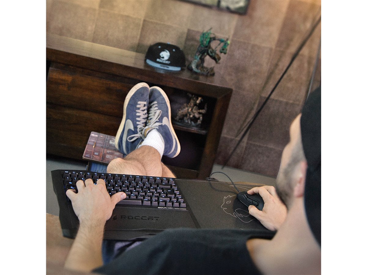 ROCCAT 有線キーボード シルバー ROCCATの有線ゲーミングキーボード「Vulcan II Max JP」がAmazon