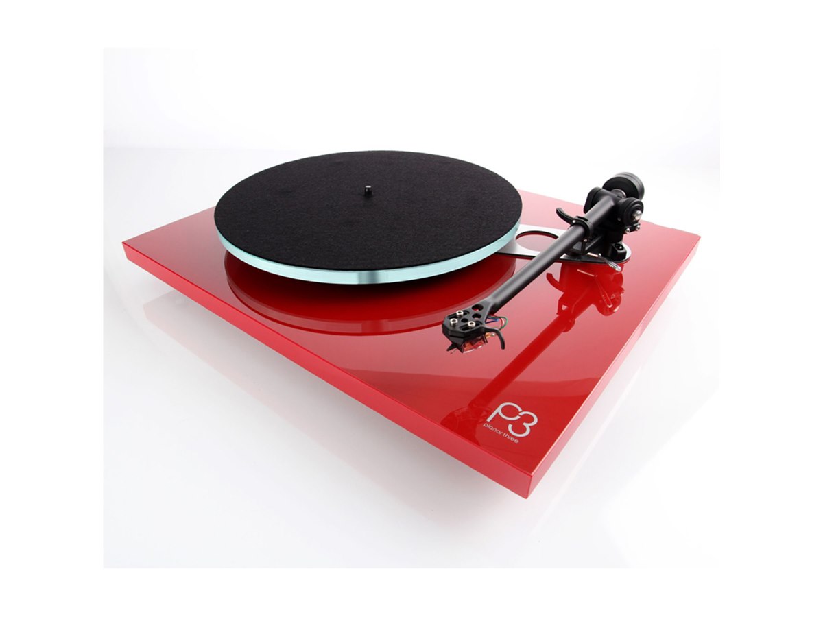 Rega、アナログプレーヤー「Planar3/2」に新色の「Red」が登場