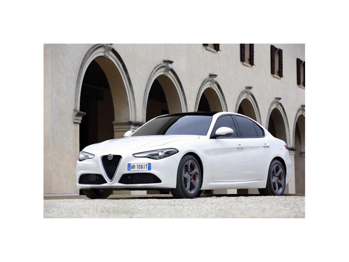 新型「アルファ・ロメオ・ジュリア」が日本上陸 - 価格.com