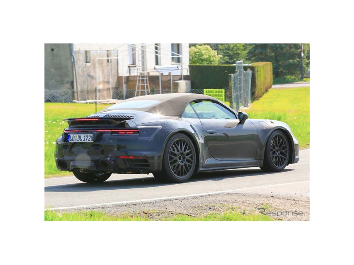ポルシェ 911ターボ カブリオレ新型を初スクープ…ランボ、フェラーリ