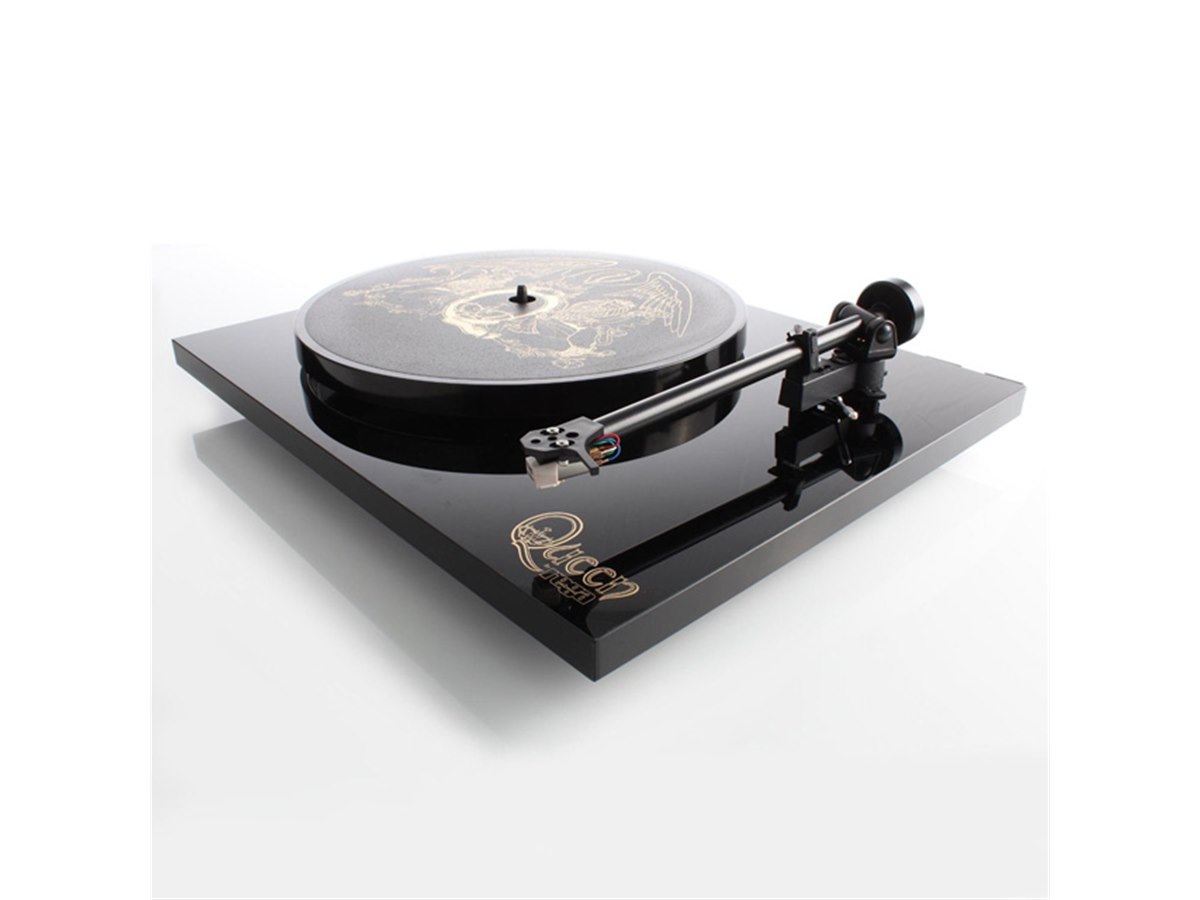 レコードプレーヤー グラフィックアート フレーム付き Rega、「Queen」アートディレクターがプロデュースした限定