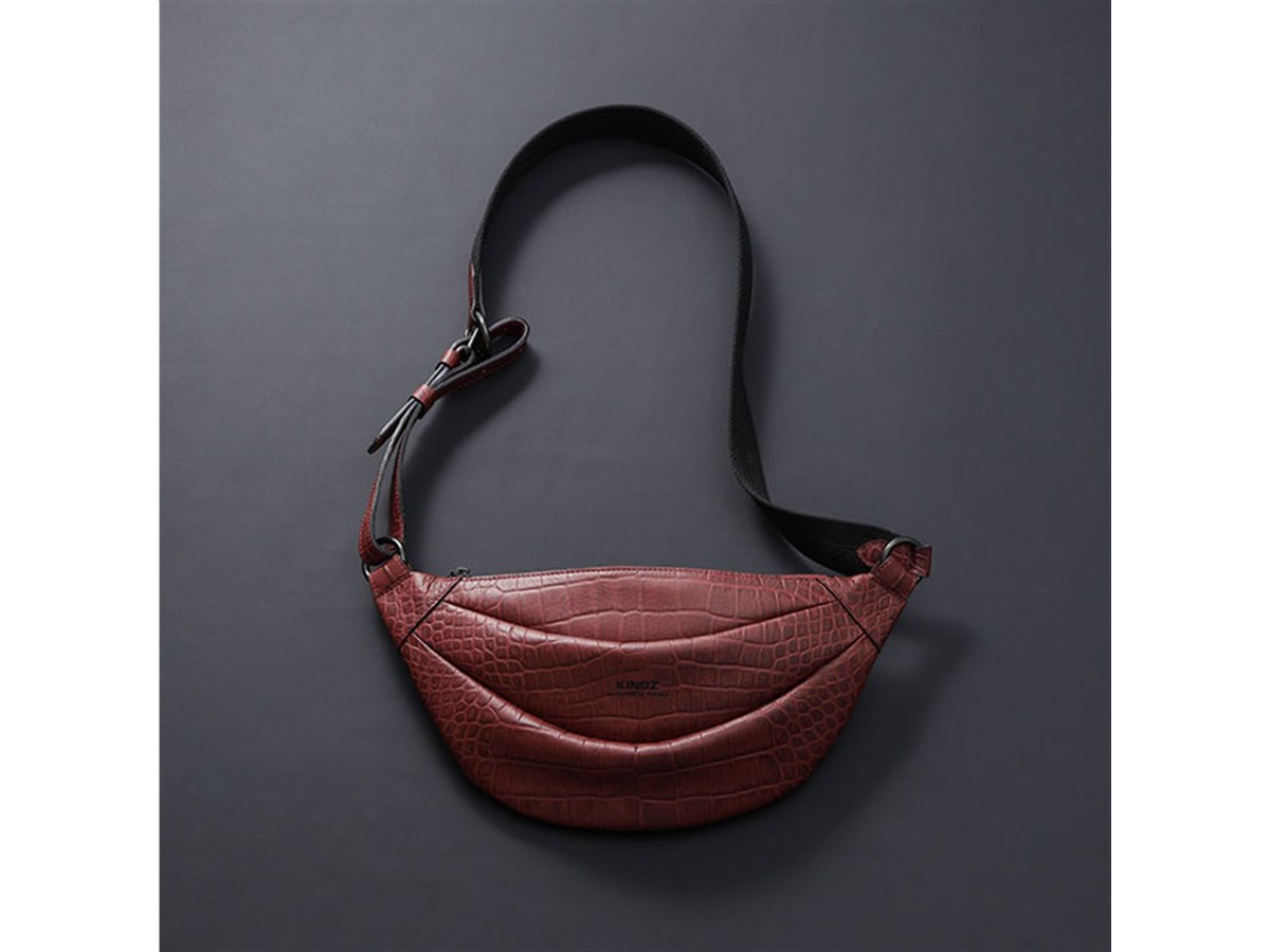 KINGZ by Samantha Thavasa モンハン リオレウス【限定】 モンスターハンター」とコラボした「ショルダーバッグ