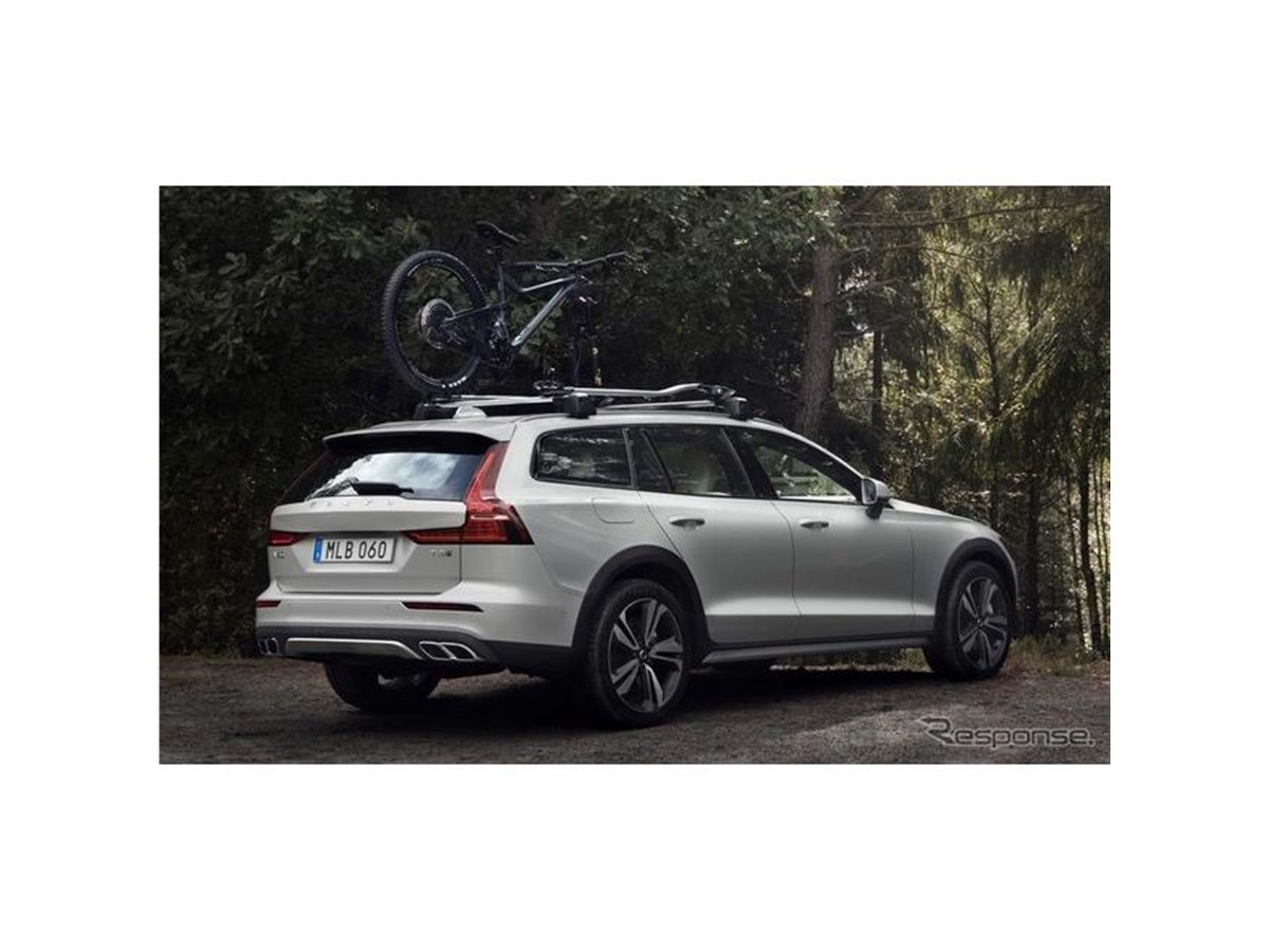 VOLVO V60 後期クロスカントリー フロントグリル 純正 新車外し VOLVO V60 後期クロスカントリー フロントグリル 純正 新車外し