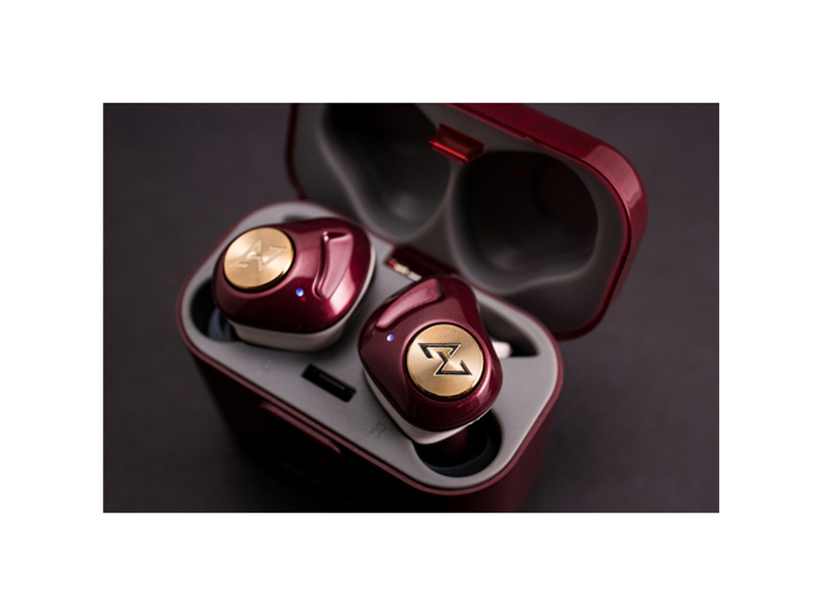 AVIOT、モバイルバッテリー機能を備えた完全ワイヤレスイヤホン「TE