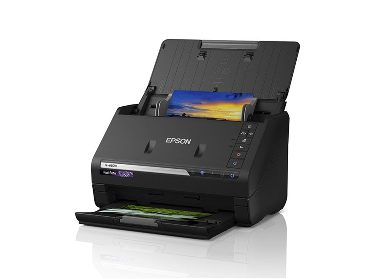 エプソン、大量の紙焼き写真をデータ化できるA4フォトスキャナー「FF