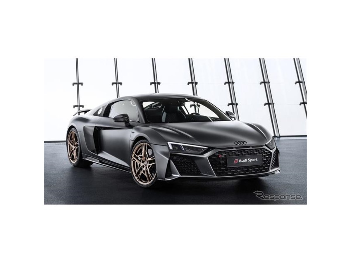 【海外限定・新品】AUDI ブルー・スリー80周年記念車 20190306133003_454_.jpg