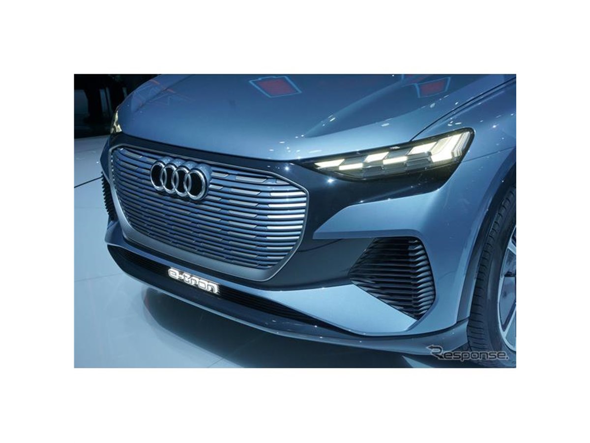 Q4e-tron グリル グレー ストライプデザイン 20190408150003_47_.jpg