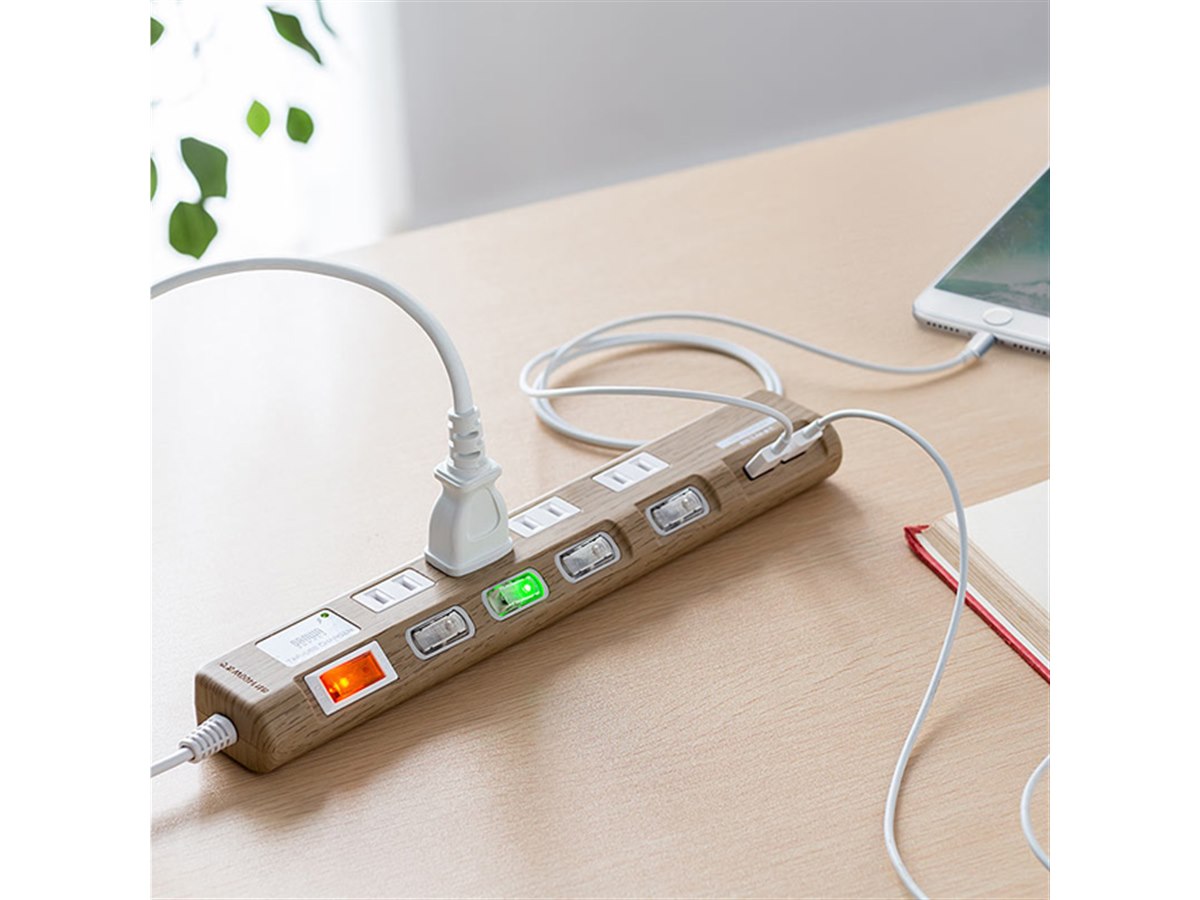 サンワ、木目調を採用したUSB2ポート＆AC4個口電源タップ - 価格.com