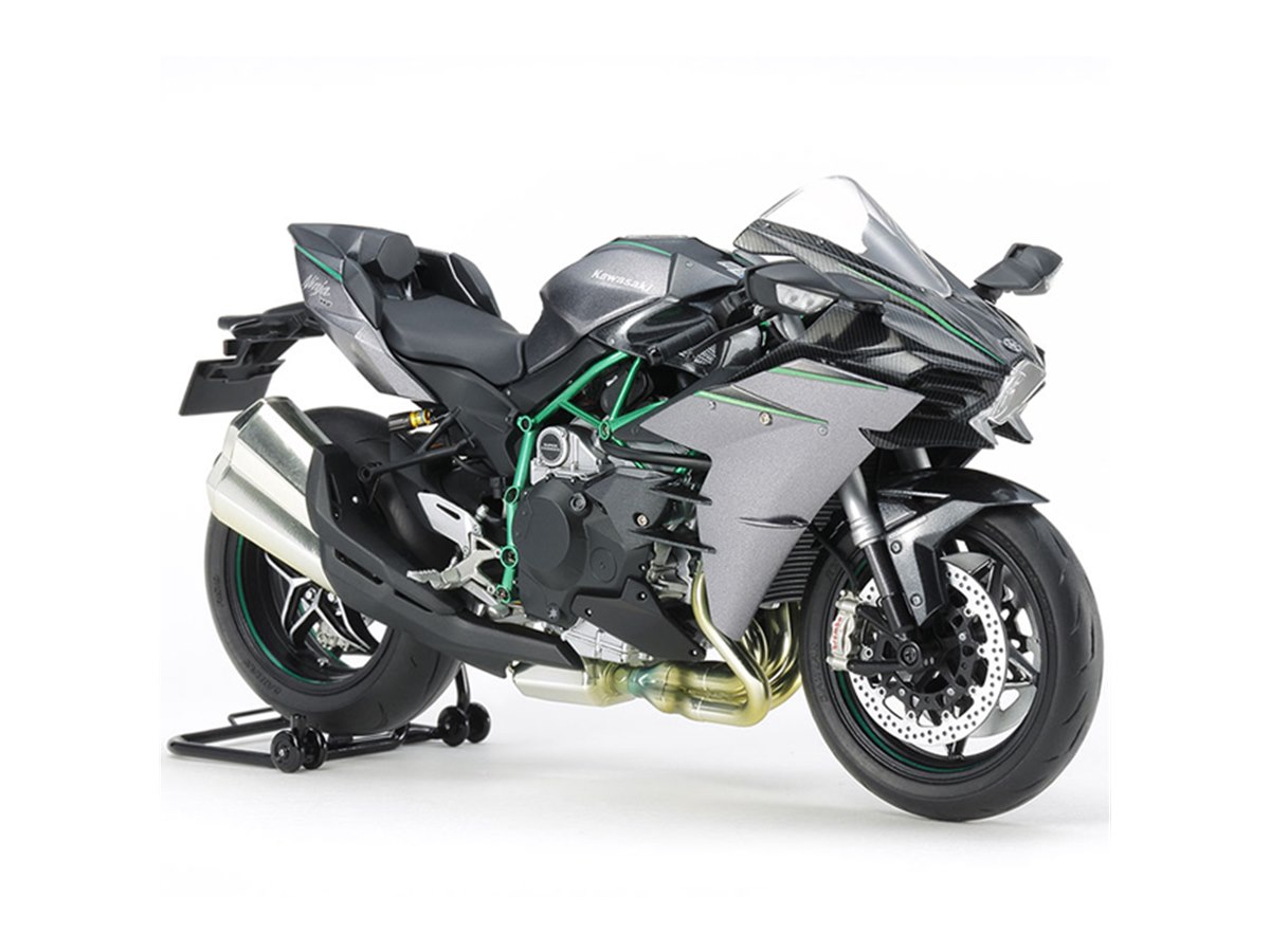 Ninja H2 CARBON」2018年型の1/12プラモ、水冷並列4気筒エンジンも再現