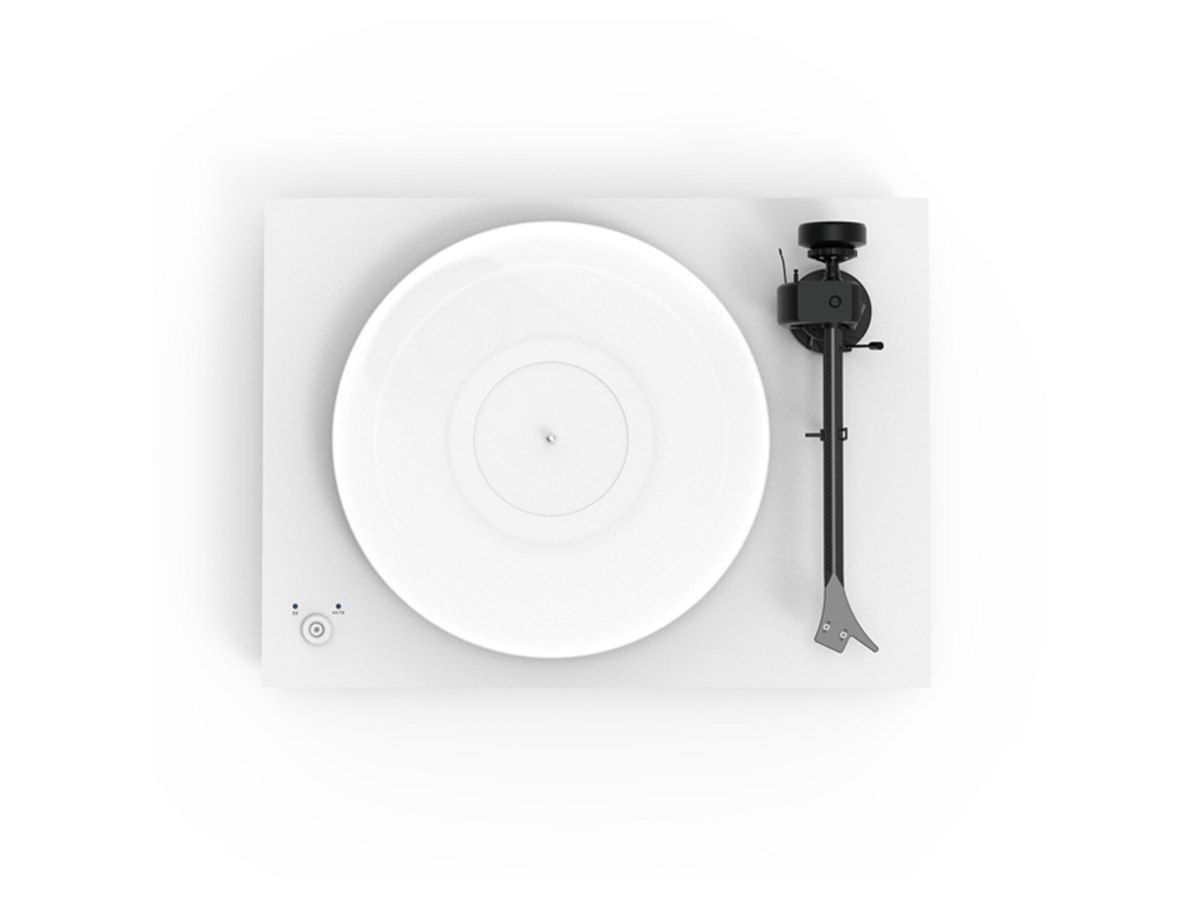 Pro-Ject、カーボン/アルミの2重構造トーンアームを採用したターン