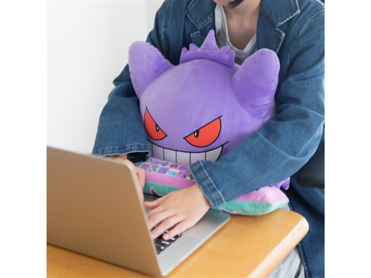 バンダイ、ポケモン「ゲンガー」がPCクッションになって登場