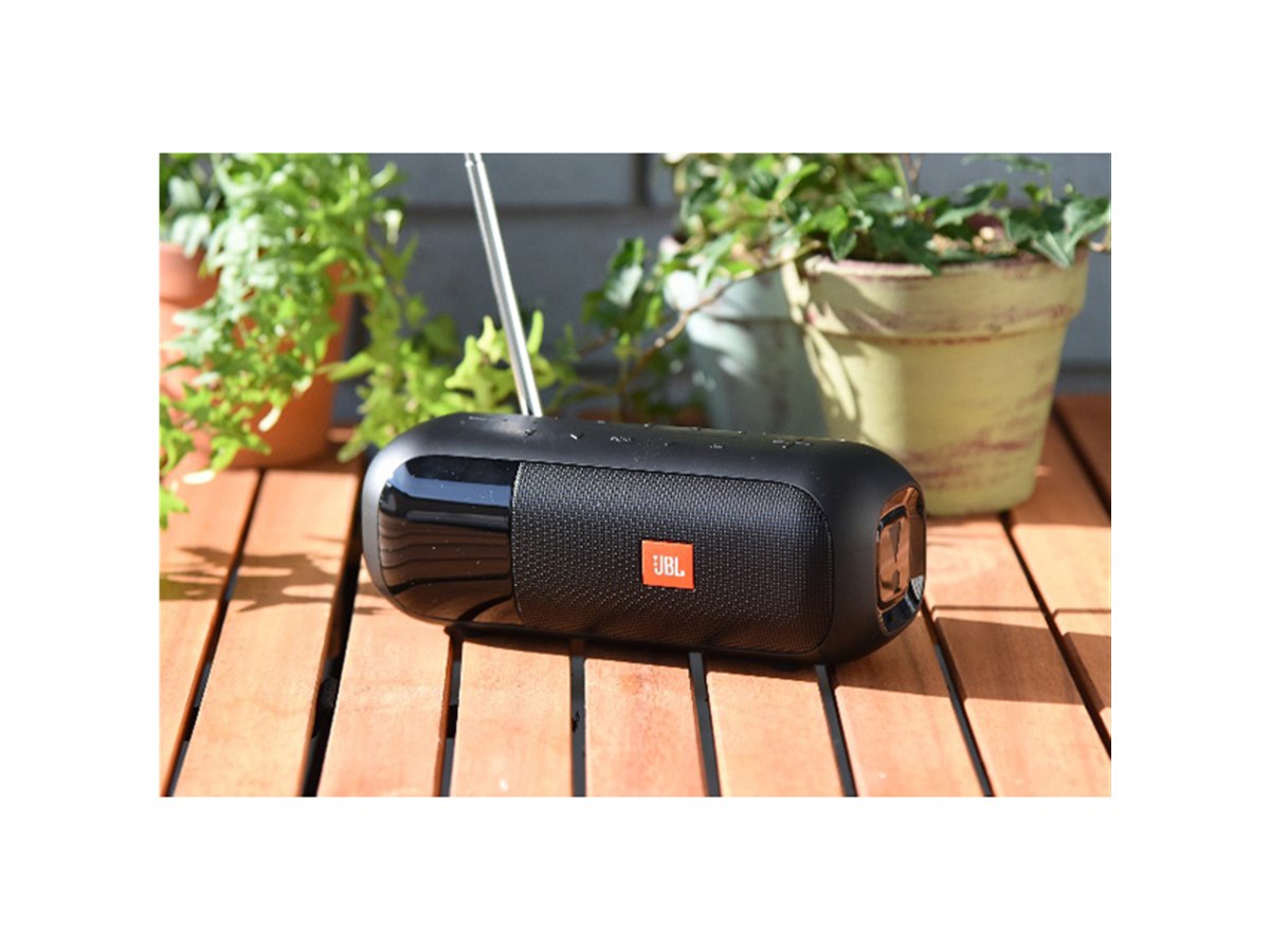 JBL、ワイドFM対応のポータブルBluetoothスピーカー 「JBL