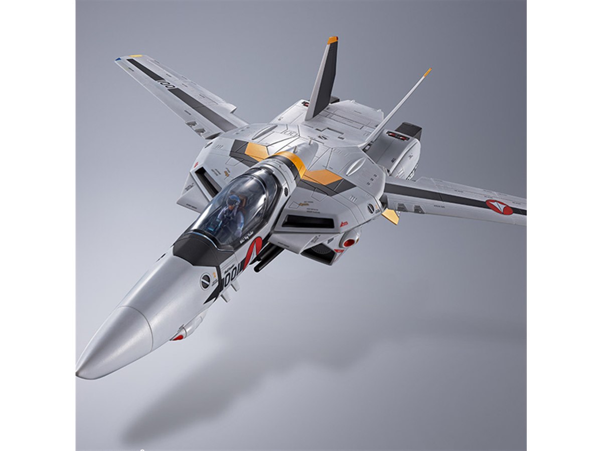 バンダイ、ロイ・フォッカー付属の「DX超合金 初回限定版VF-1S