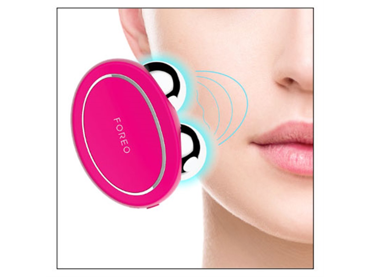 FOREO、“電流の刺激で肌を引き締める”フェイス用デバイス「BEAR
