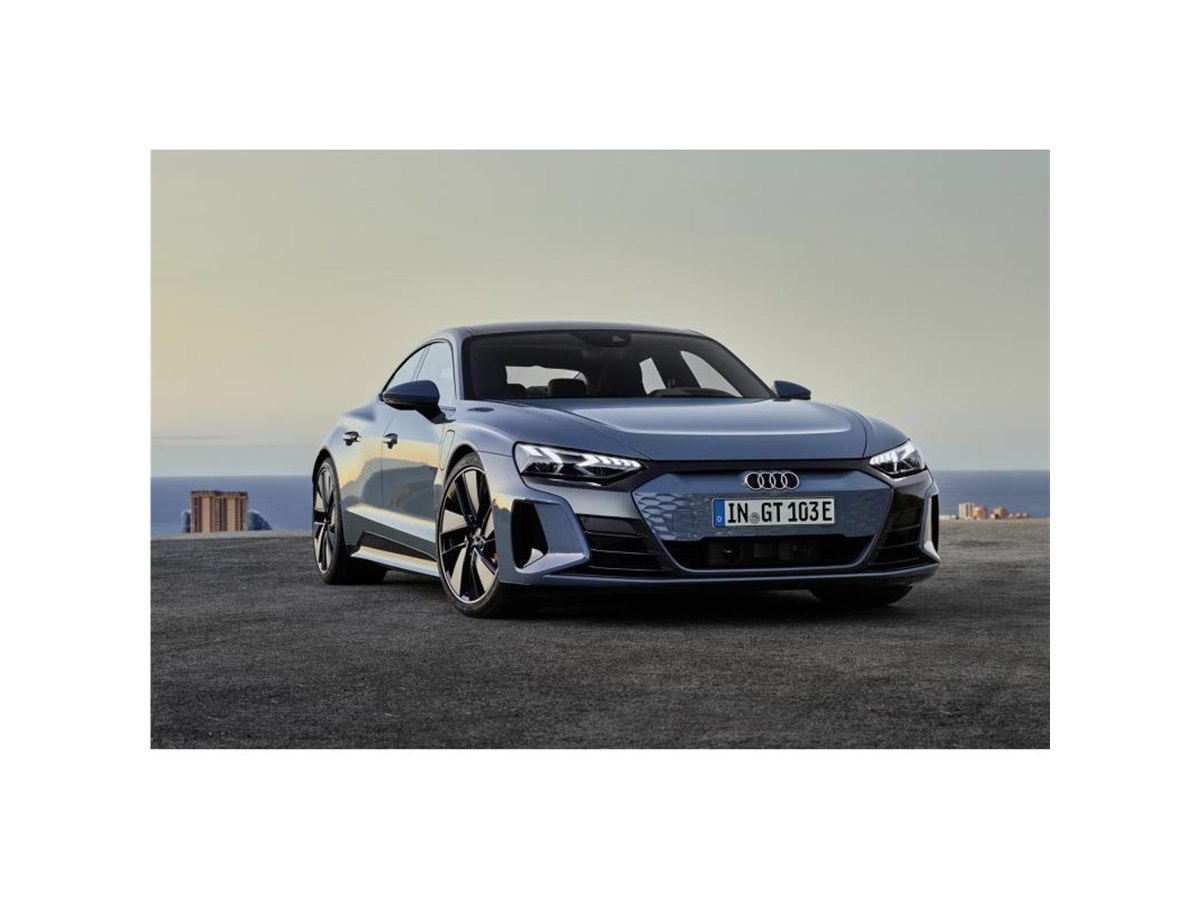 アウディのフラッグシップEV「e-tron GT」がデビュー 高性能なRSモデル