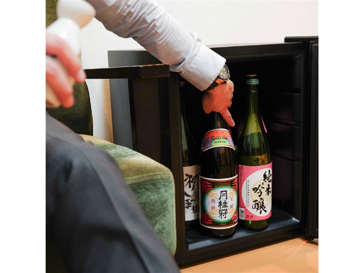 “俺の酒蔵”一升瓶を5本縦置きできる日本酒セラー、サンコーから発売 - 価格.com