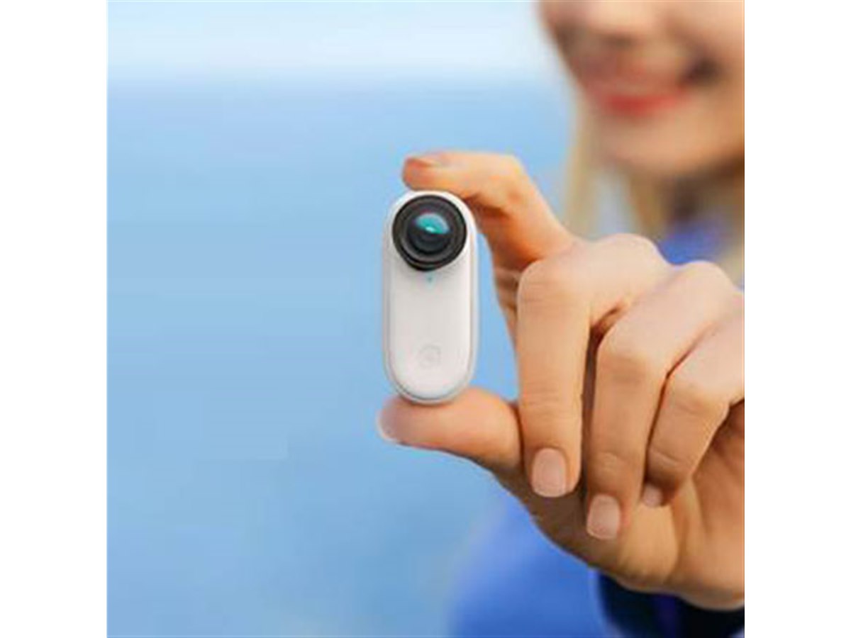 小型アクションカメラ「Insta360 GO 2」が発売、ポケットサイズの充電ケース付き - 価格.com