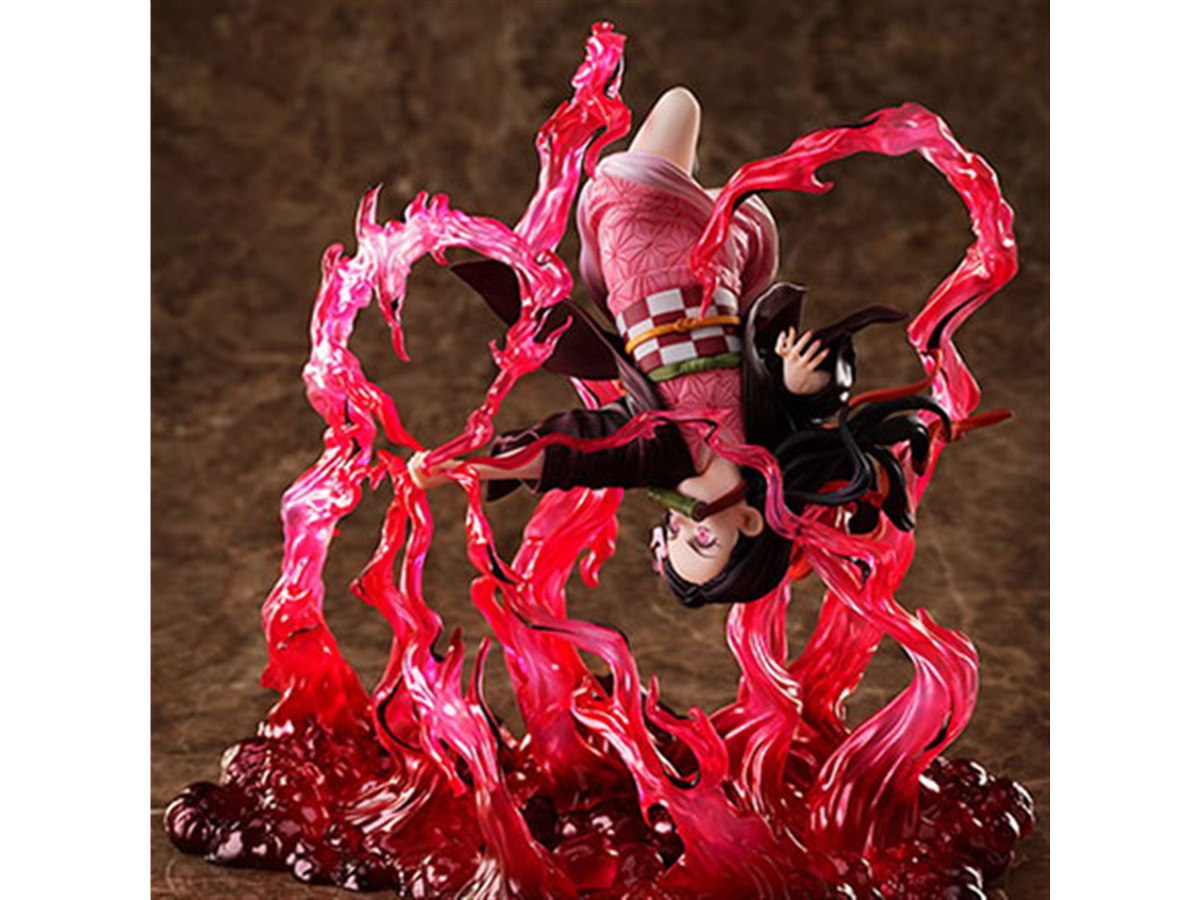 白い肌や爪先にもこだわり、「鬼滅の刃」禰豆子“血鬼術・爆血”の