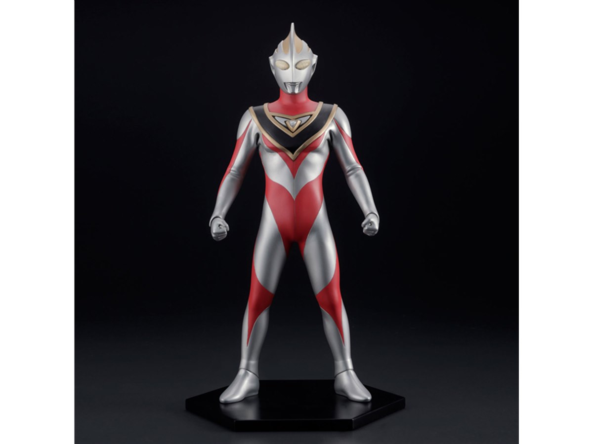 海洋堂、青い光を受け取りバージョンアップした「ウルトラマン
