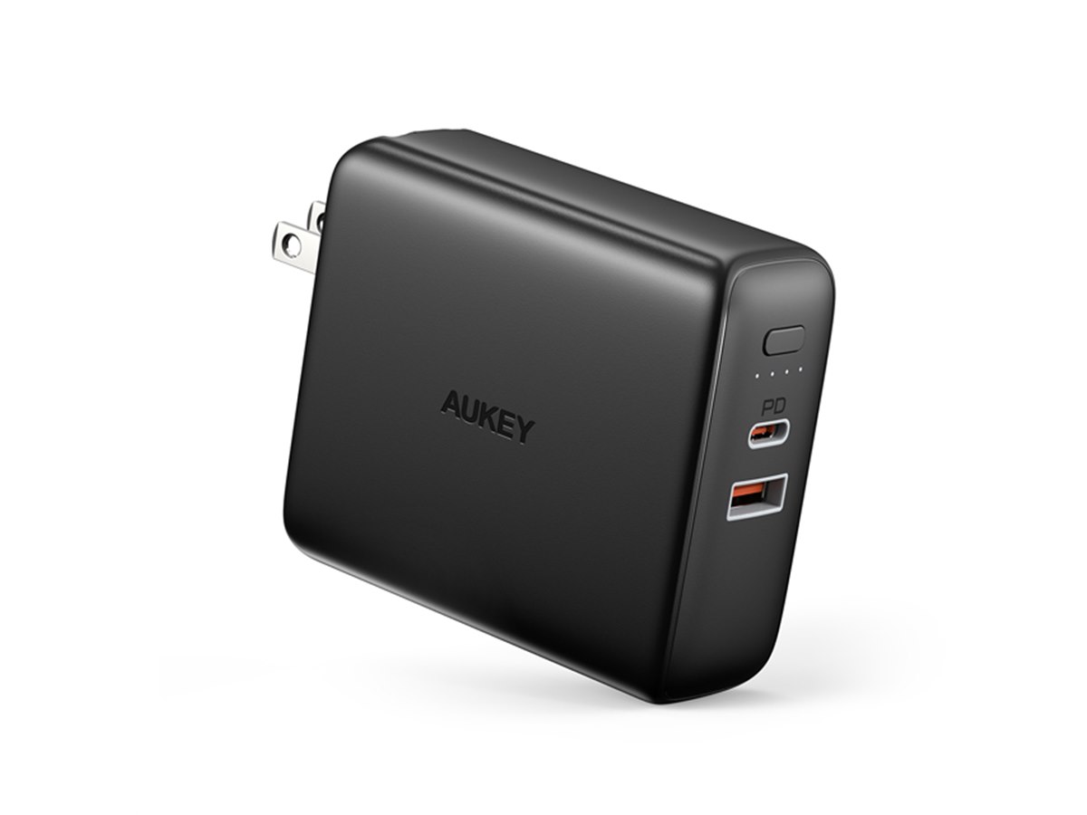 AUKEY、AC充電器一体型で急速充電対応のモバイルバッテリー「PowerDuo