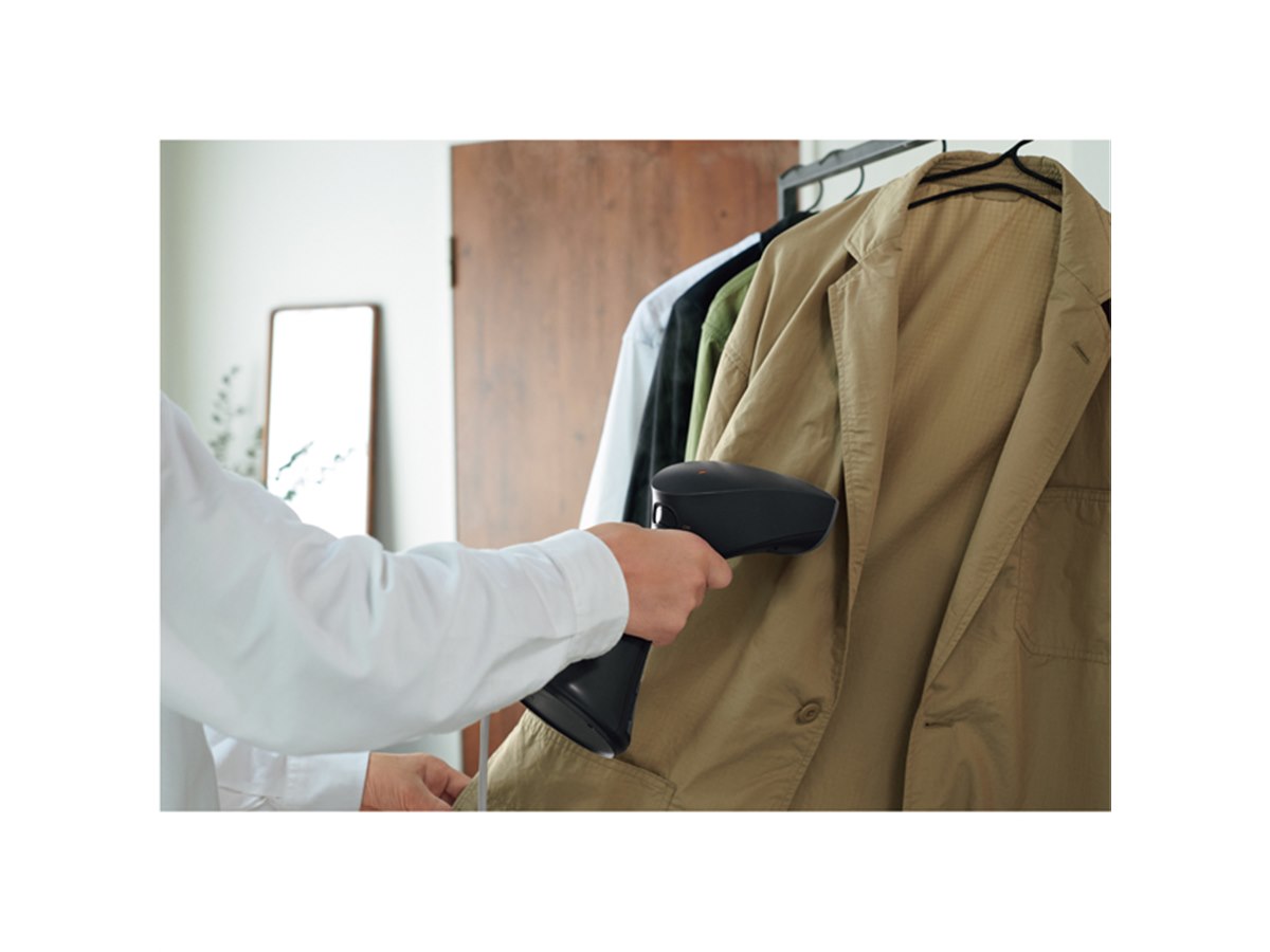 パナソニック、約160mlタンクを搭載したスチーム専用衣類