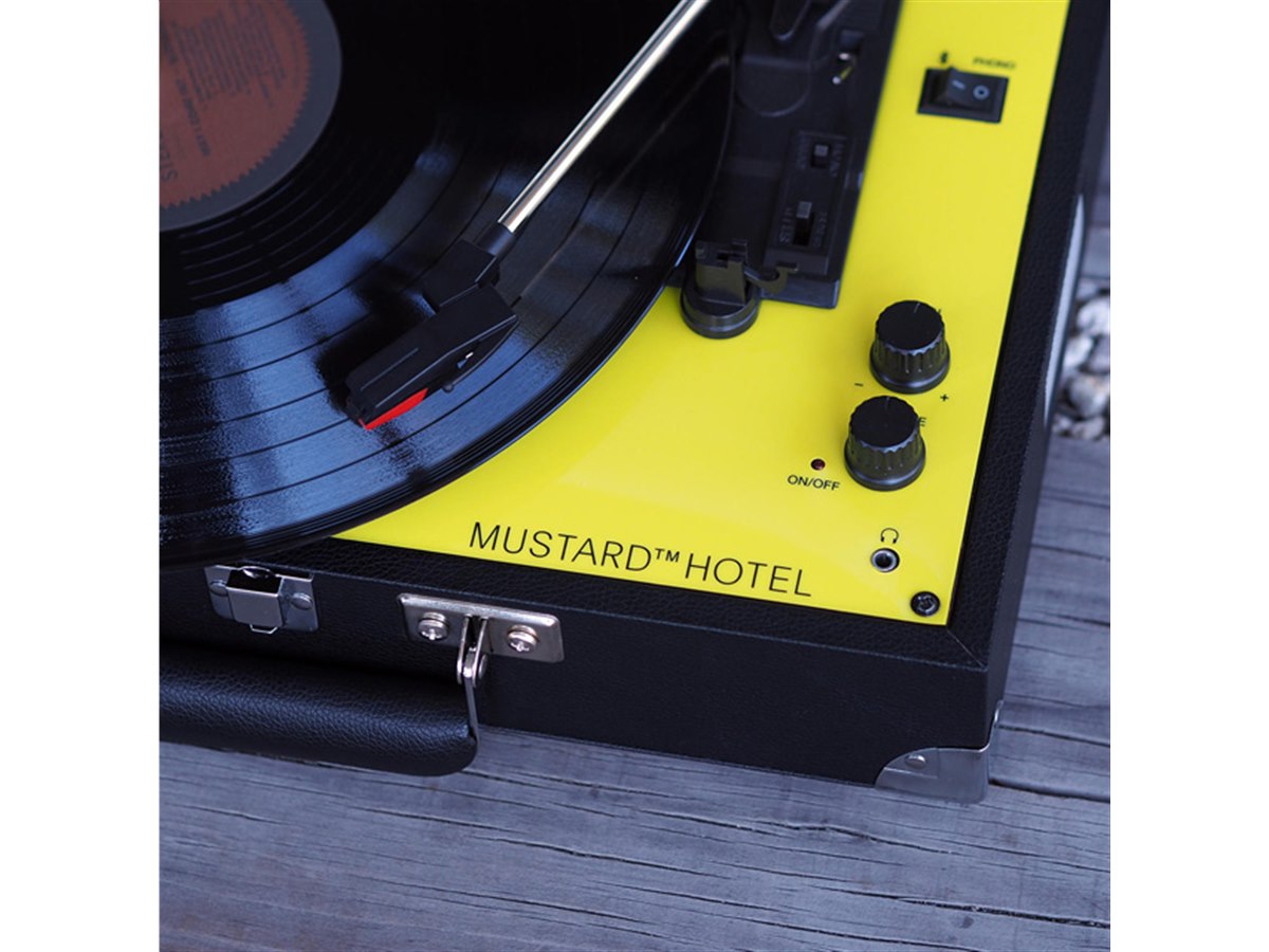 オンキヨー、MUSTARD HOTELコラボのスピーカー内蔵ターン オンキヨー、MUSTARD HOTELコラボのスピーカー内蔵ターン