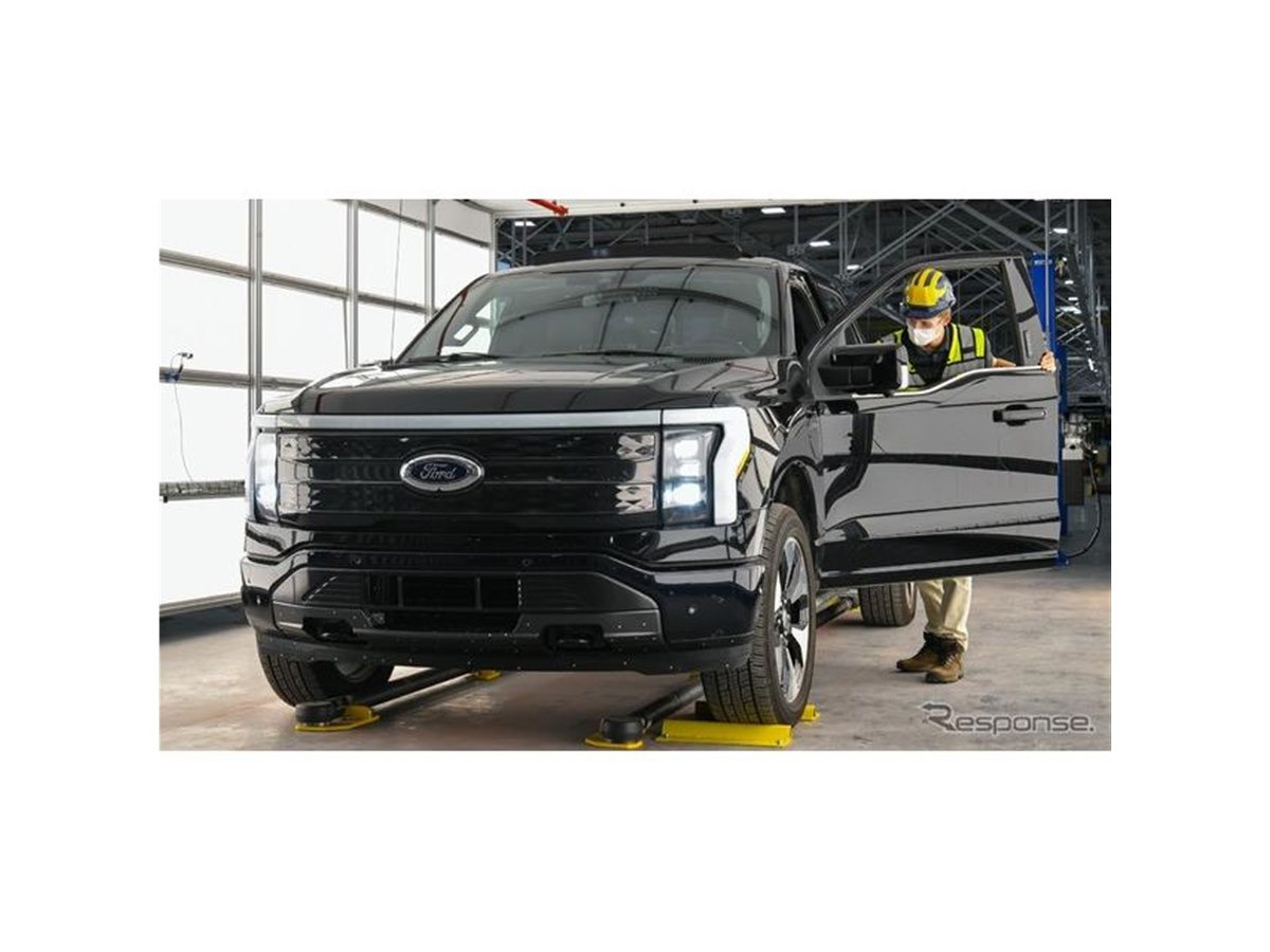 フォード初のEVピックアップトラック、生産倍増へ…予約15万台超え